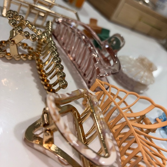 Assorted Hair Clips Set (9) - Picture 7 of 7